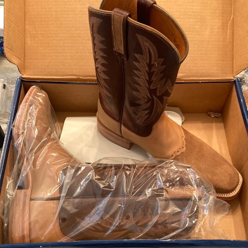 Lucchese square toe 2000 mens boots. Brand new never worn size 11 D